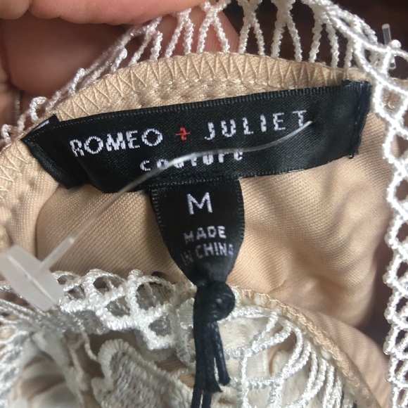 🧺Romeo & Juliet Couture White and Nude Lace V-Neck Formal Dress, NWT, size M - Picture 5 of 6